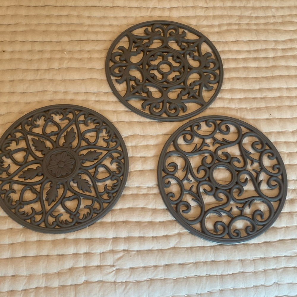 Silicone Trivets for Hot Dishes, 3 Pack Flexible & Durable Non-Slip Mats. New